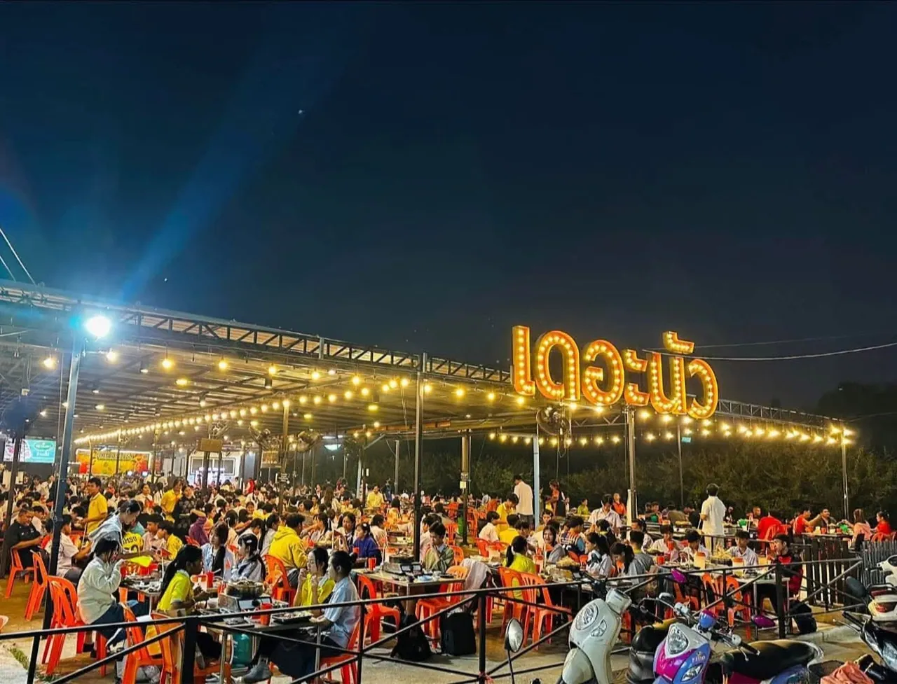 บรรยากาศหน้าร้านเดอะนัว สาขามหาสารคาม